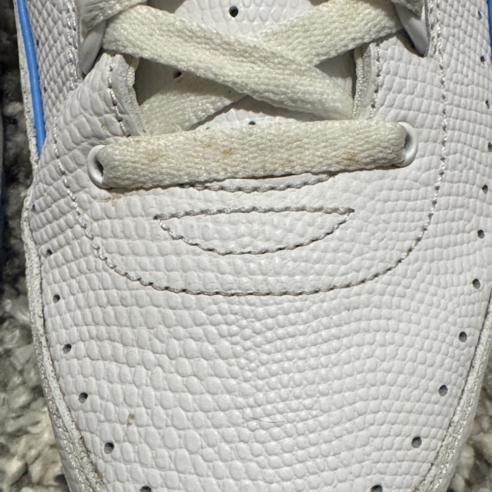 Jordan Men's White and Navy Sneakers - Picture 4 of 7
